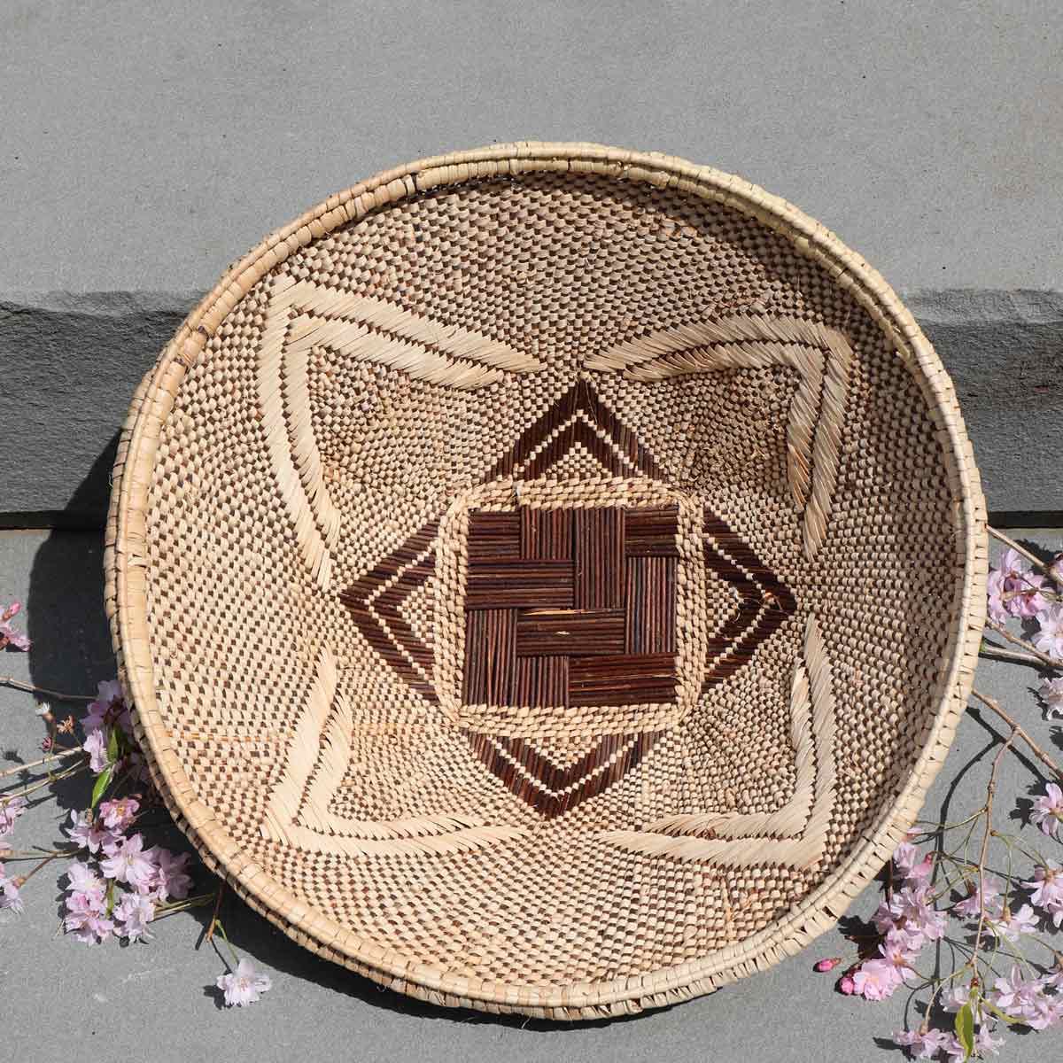 8-large-basket-bowl-for-towel-and-toiletry-presentation