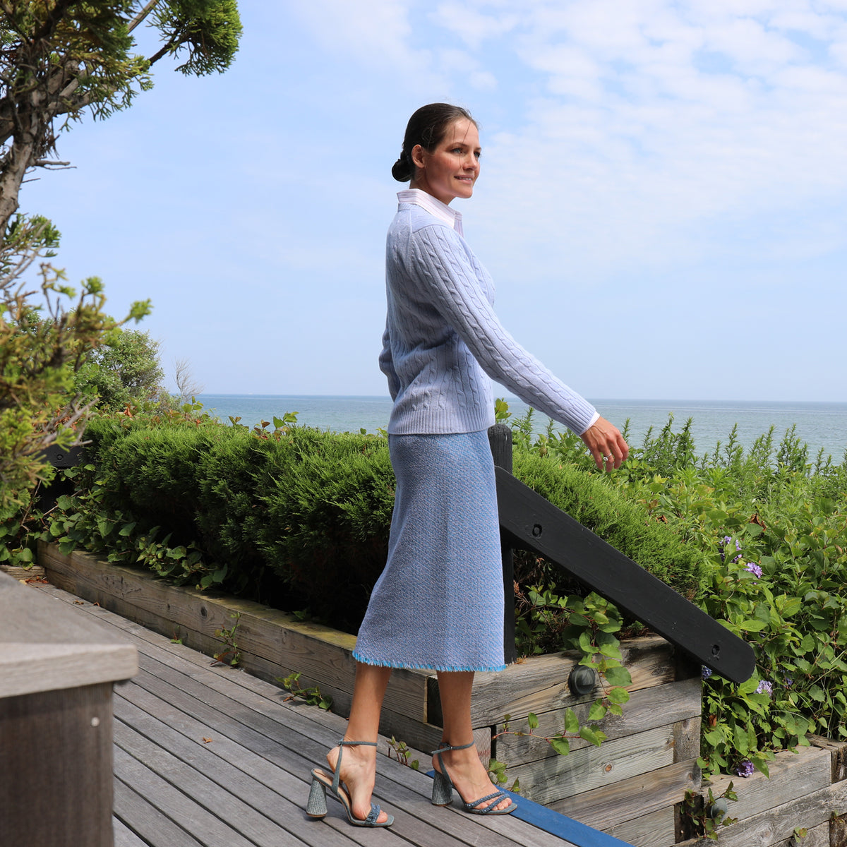 baby-powder-cloud-blue-cashmere-cable-knit-v-neck-sweater-made-in-italy