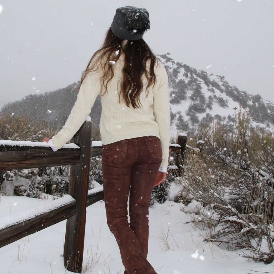 cream-white-silk-cashmere-vneck-womens-sweater