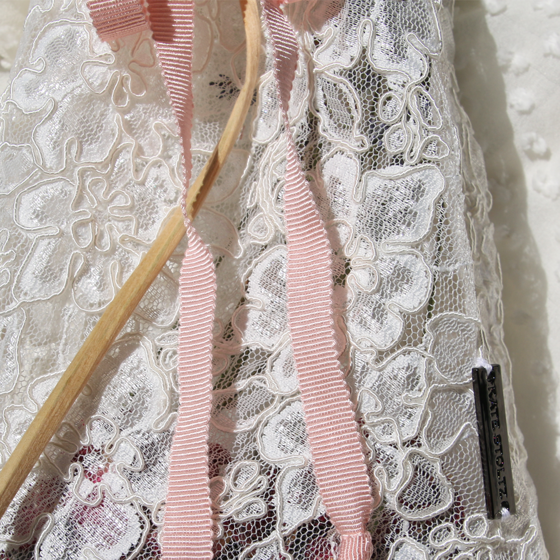 White Guipúre Lace Closet Sachet 1/1