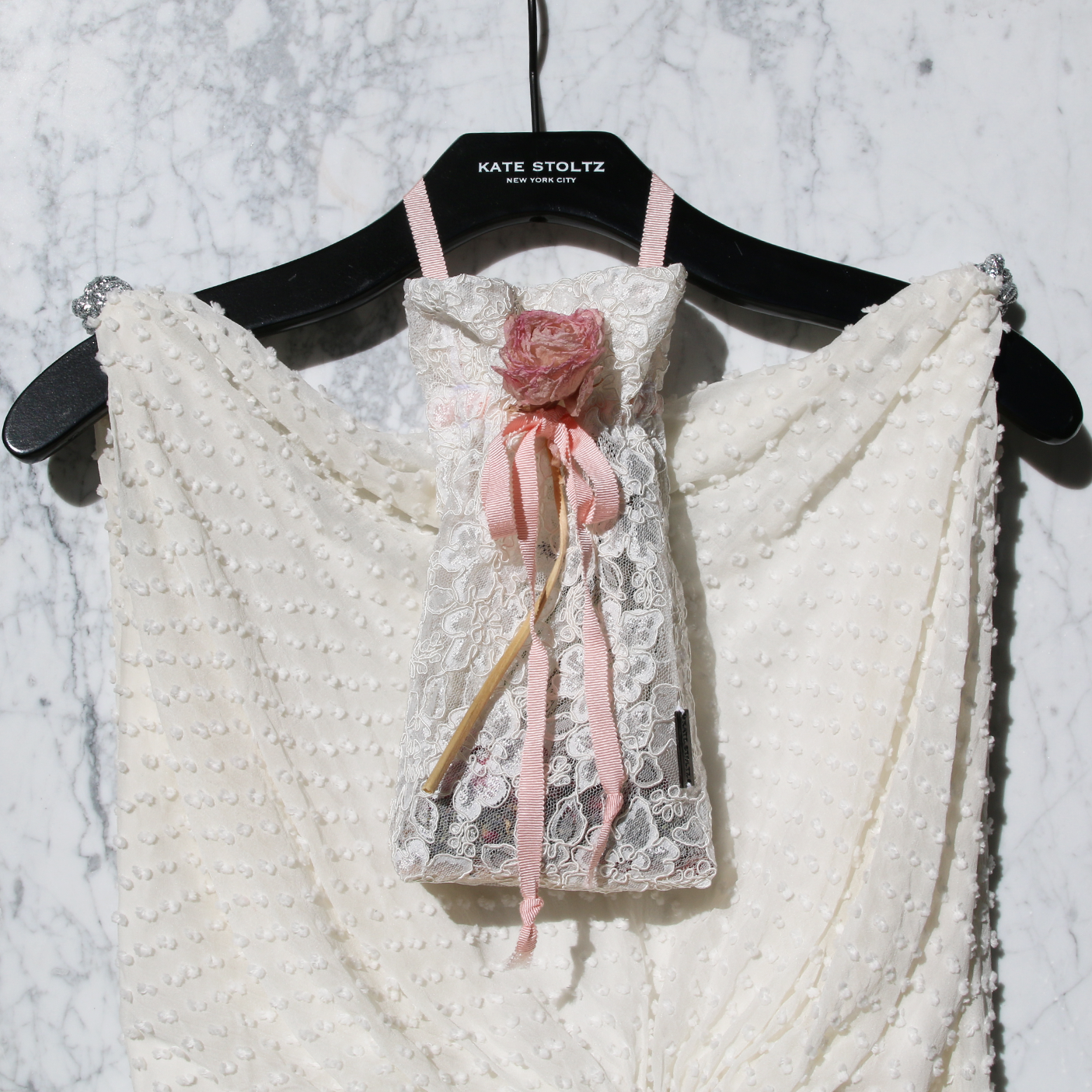 White Guipúre Lace Closet Sachet 1/1