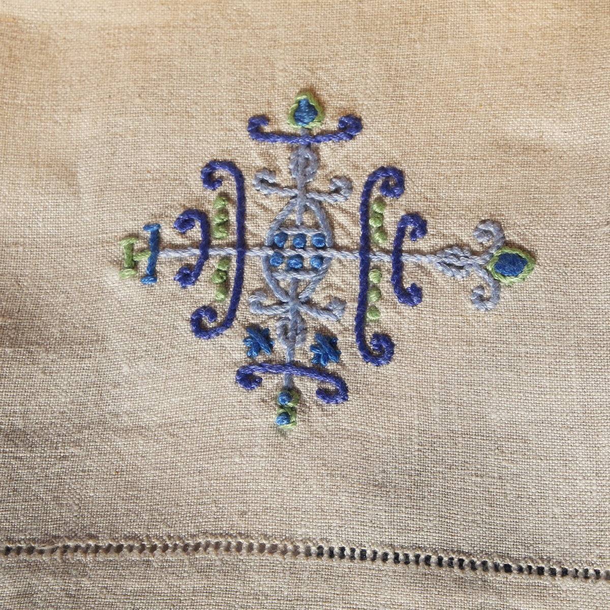 hand-embroidered-linen-hand-towel