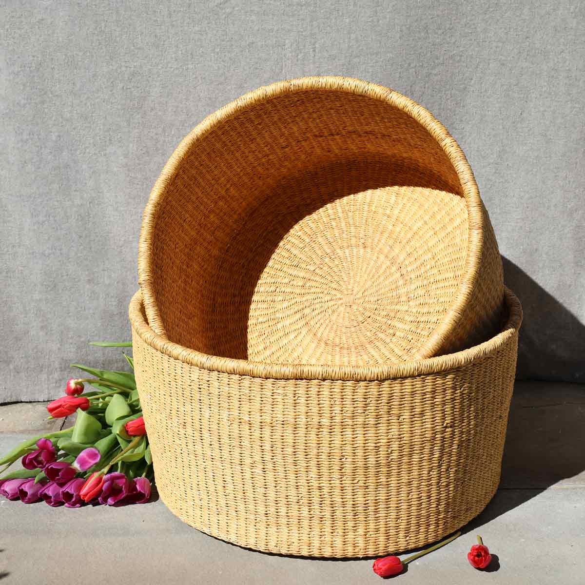 huge-natural-beige-basket-tubs-for-towels-toys