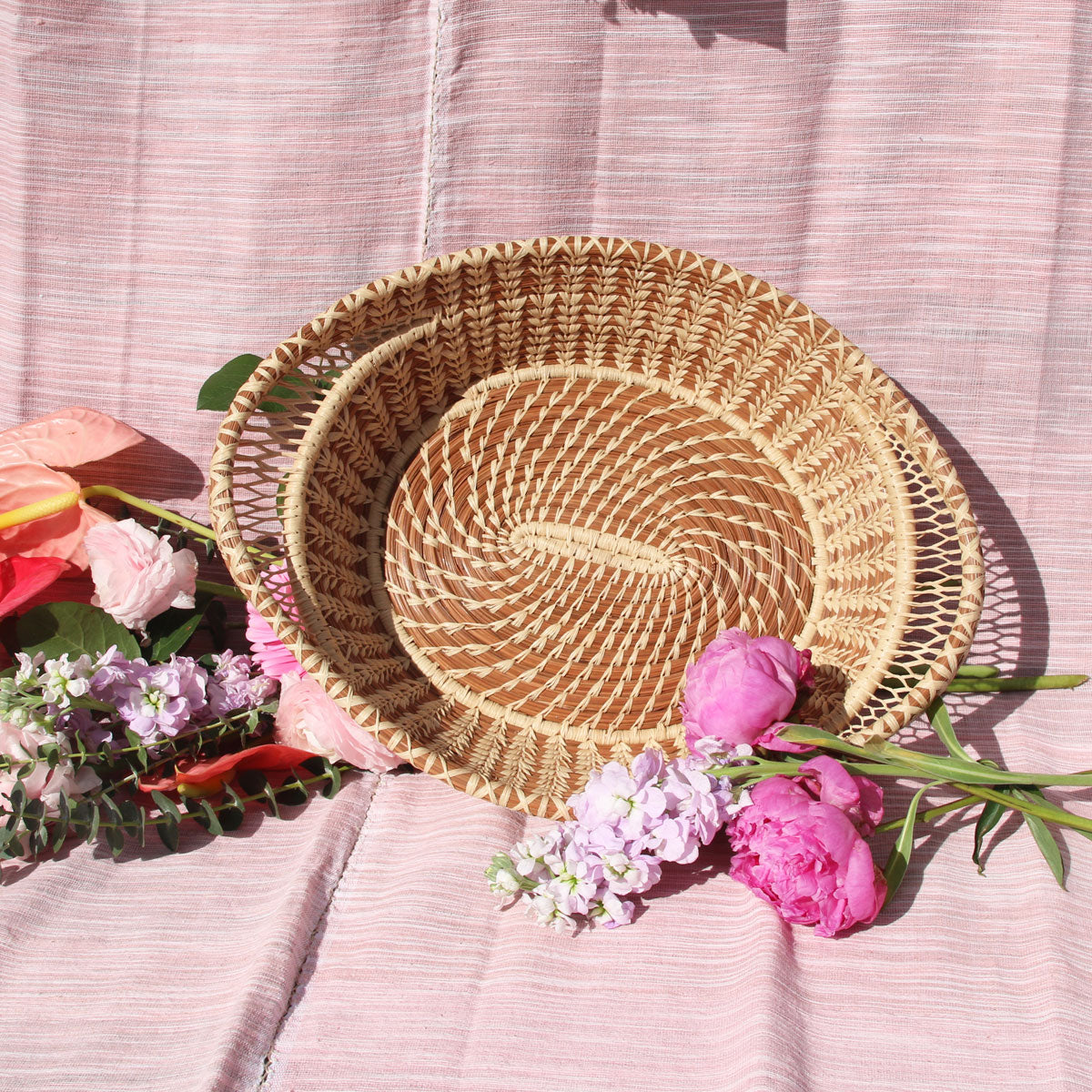 large-basket-for-presentation-gift-fruit-breads