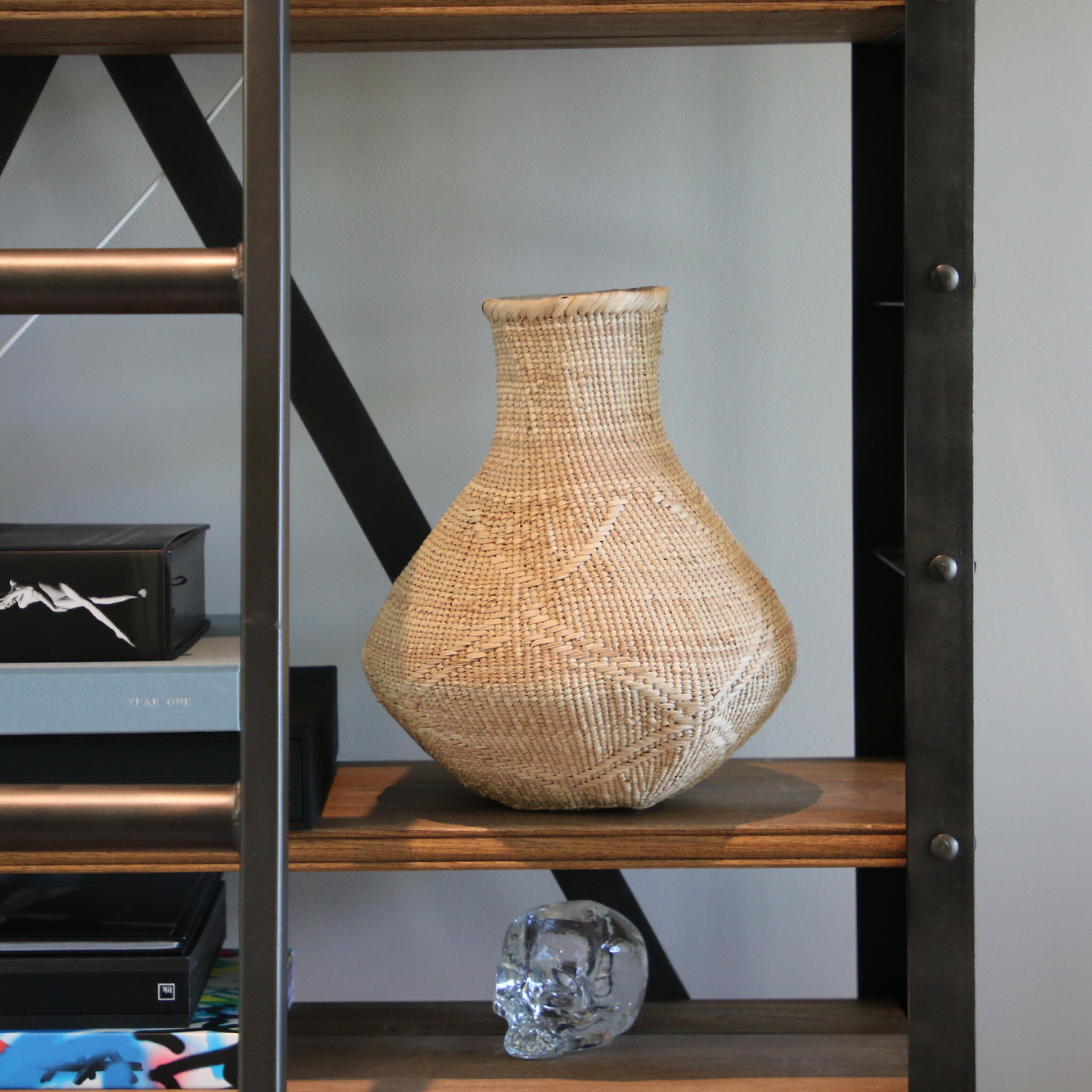 livingroom-decor-handwoven-african-vase-basket_