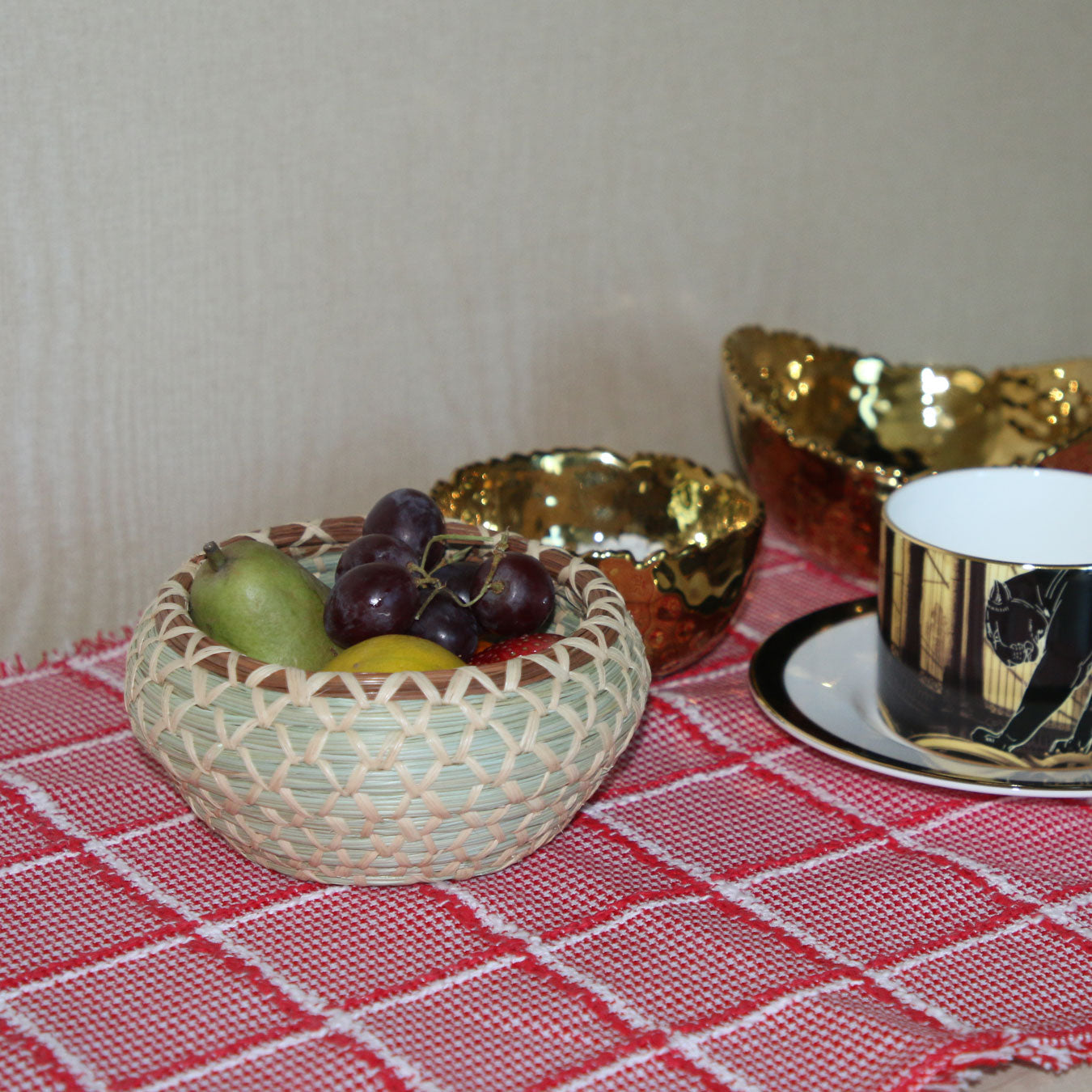 red-white-checkered-decorative-table-runner