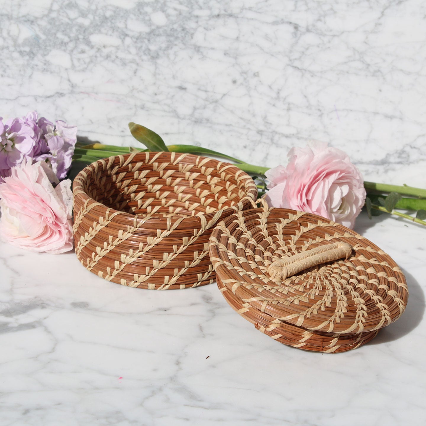 small-handwoven-basket-with-lid-Guatemalan-artisans