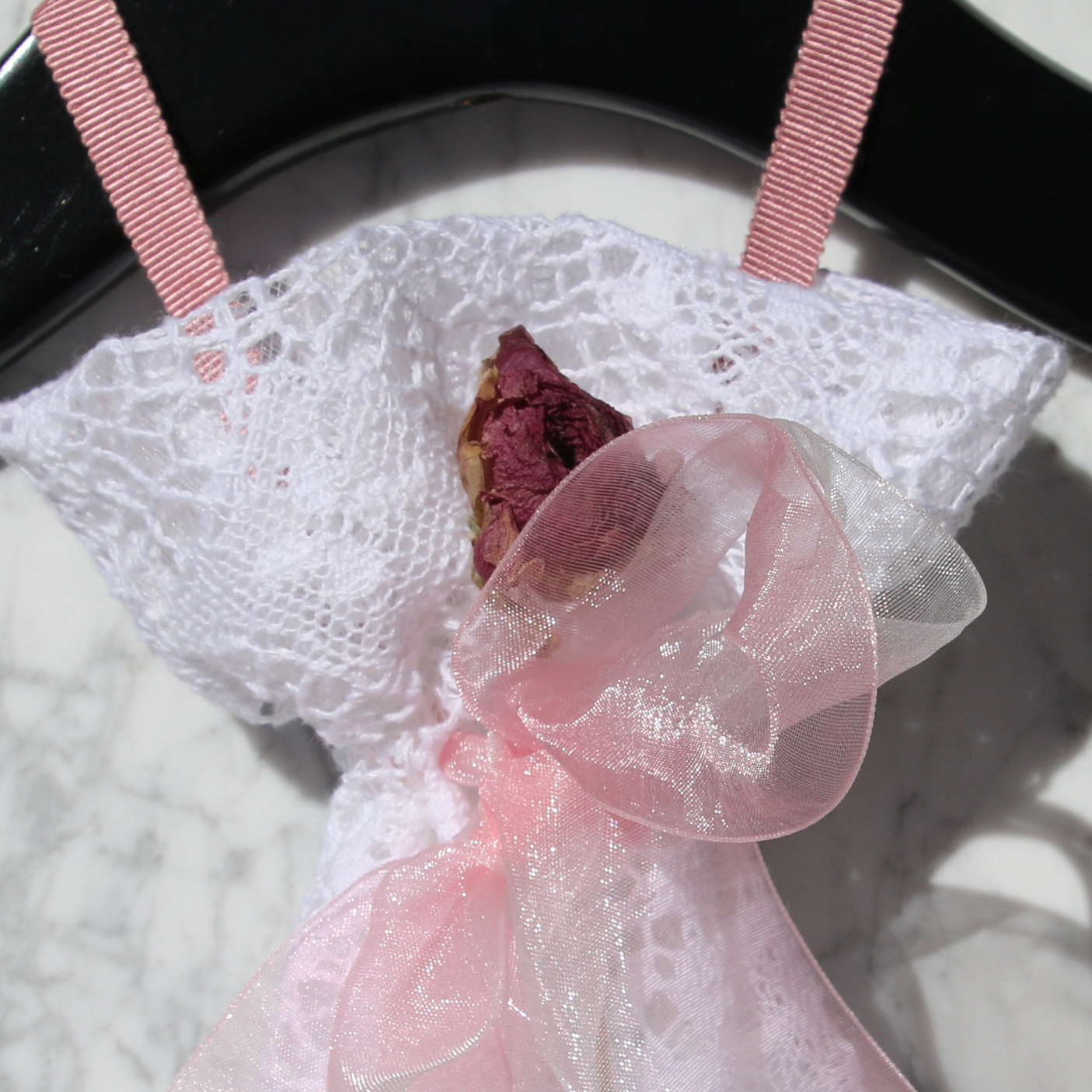 Cotton Lace with Pink Organza Ribbon Closet Sachet 1/1