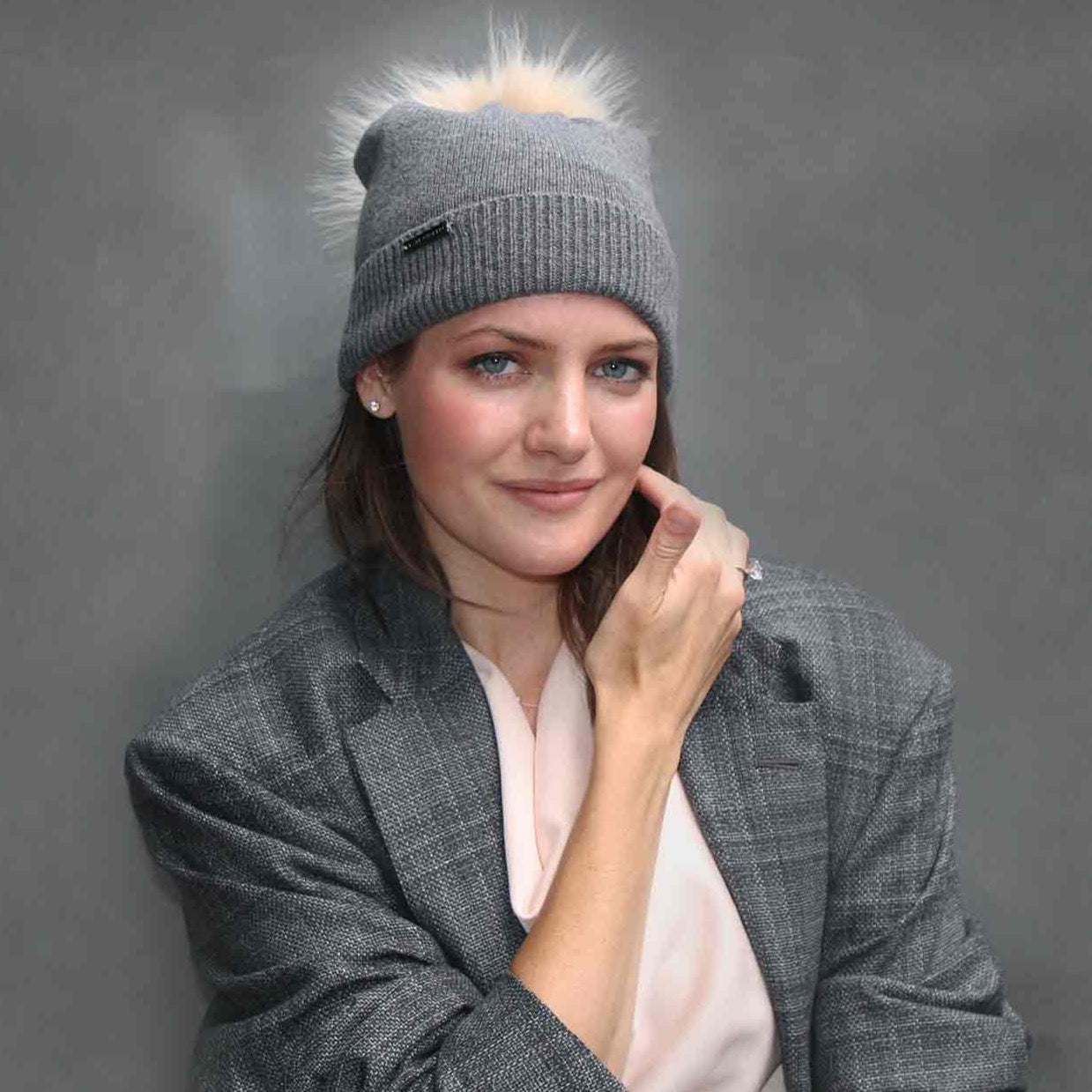 ultimate-grey-cashmere-beanie-with-pom-pom