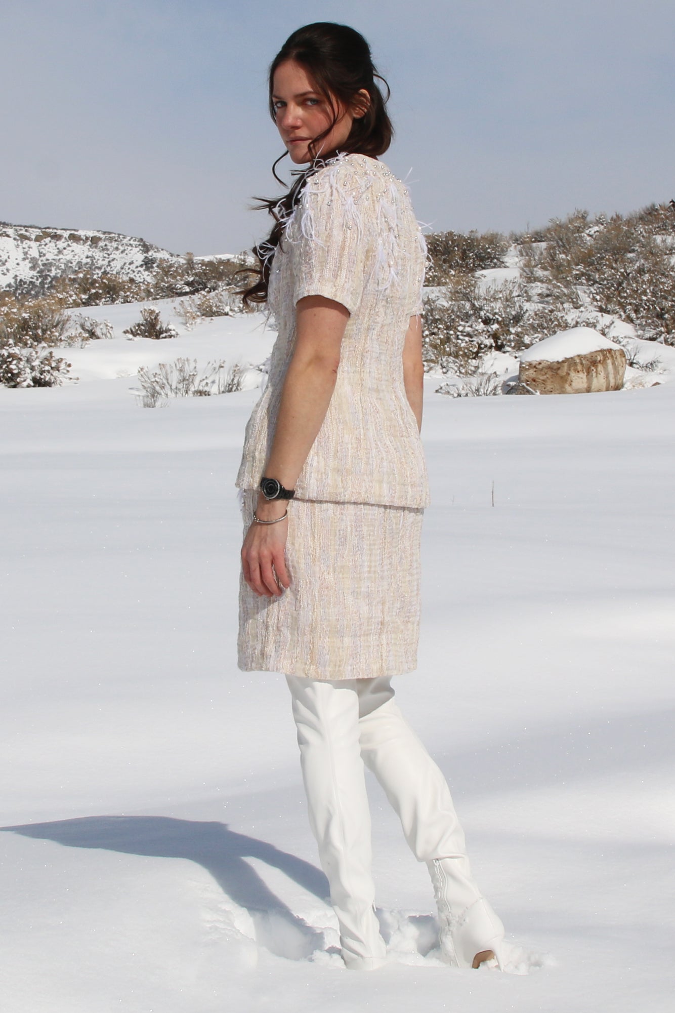    winter-white-feather-pearl-outfit